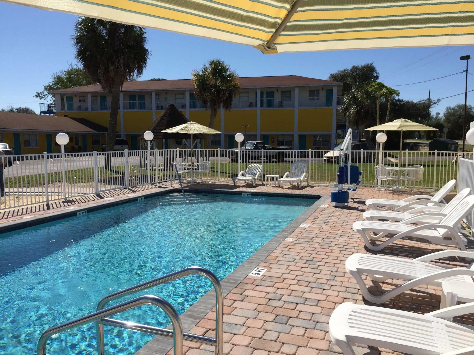 Economy Suites Cypress Gardens Exteriör bild